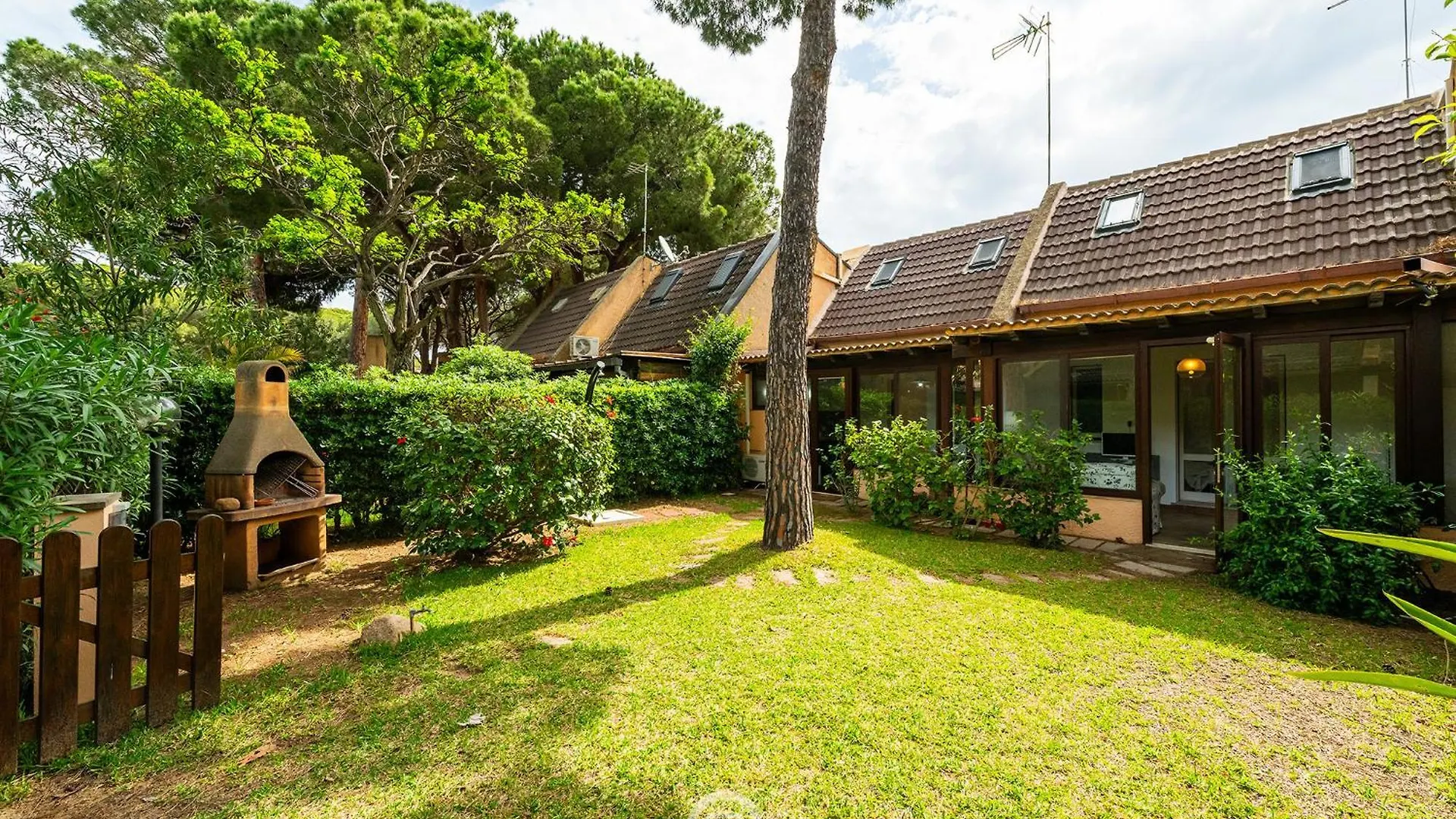Fiorenza'S Charming Beach House Is Morus 0*,